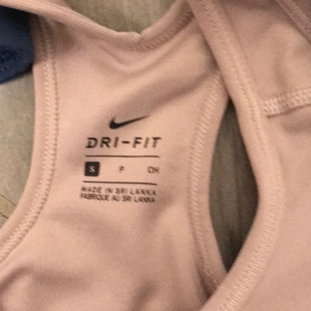 Very lightly used NIKE sports bras - Picture 2 of 6